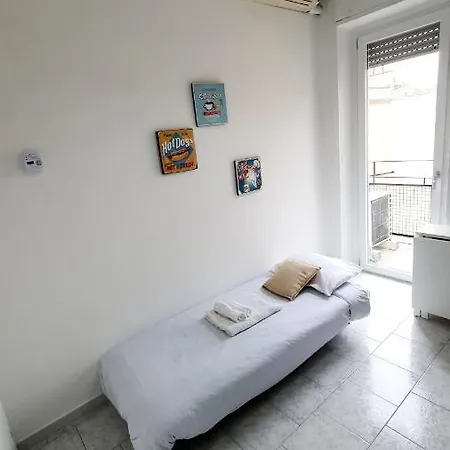 Tolstoj Metro Apartment Milano * Milánó